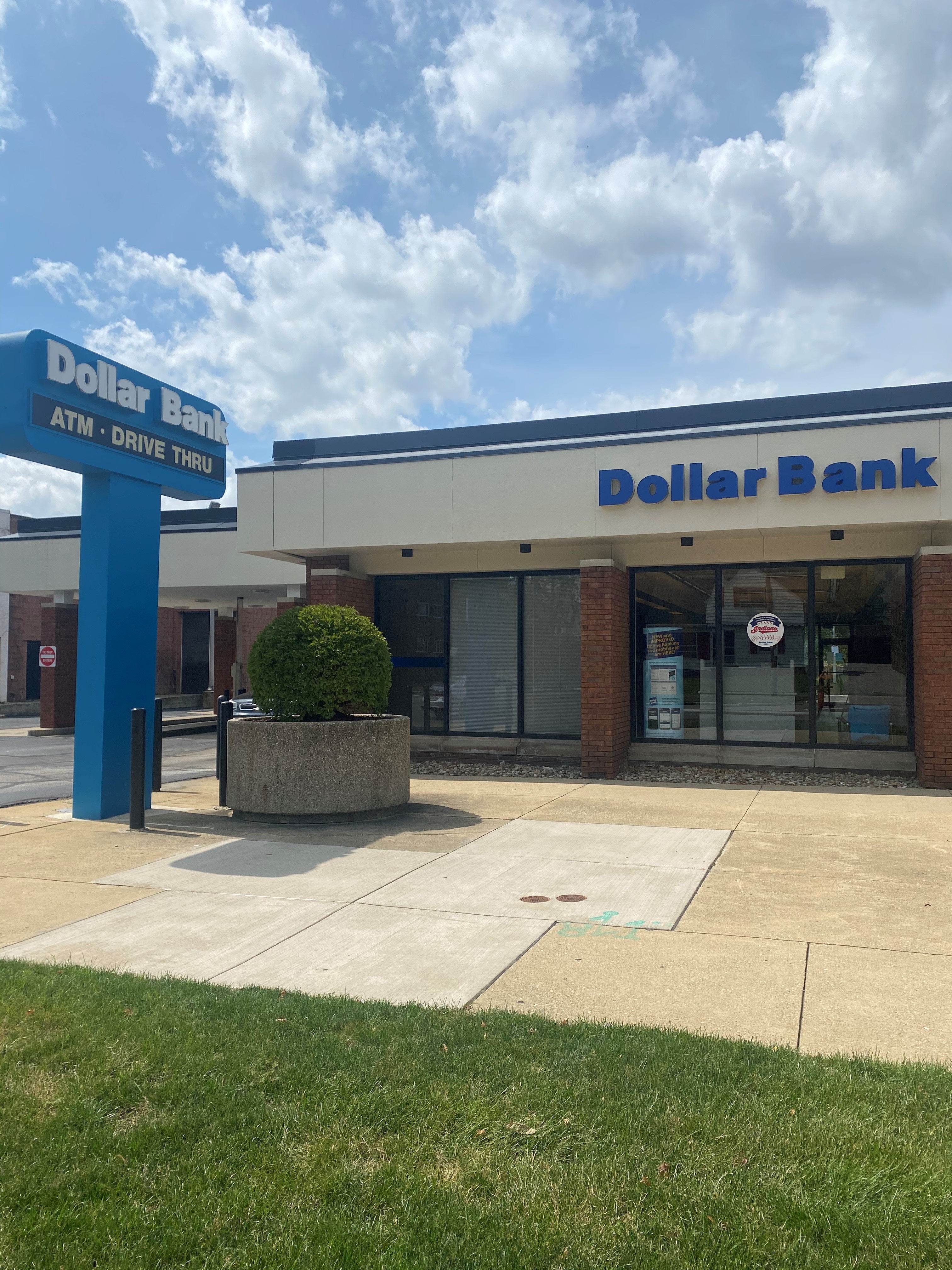 Maple Heights Office Maple Heights, Ohio Dollar Bank